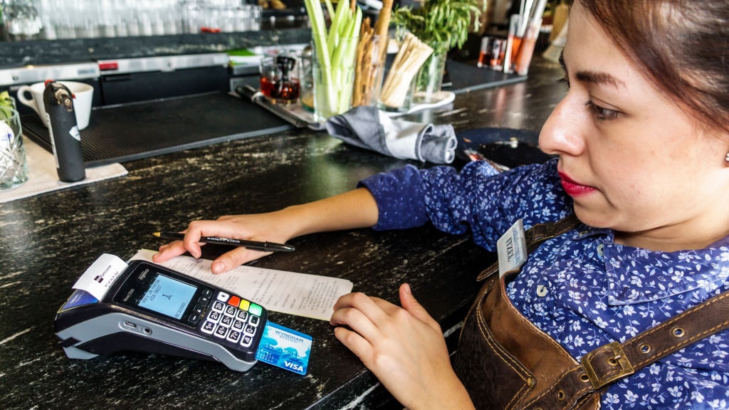 Mastercard en Visa verlagen kosten, 'goed voor alle consumenten'