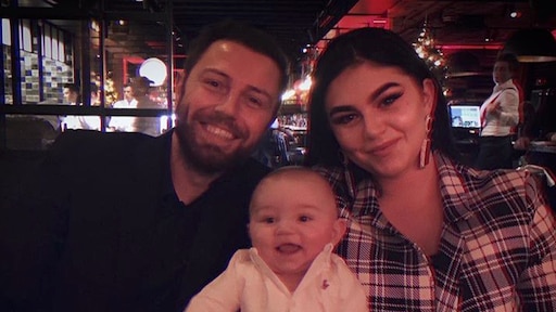 Roxeanne Hazes laat zoontje Fender vereeuwigen op arm