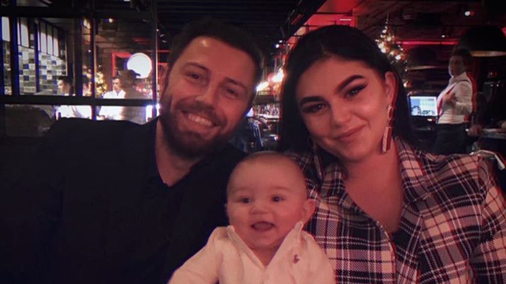 Roxeanne Hazes laat zoontje Fender vereeuwigen op arm