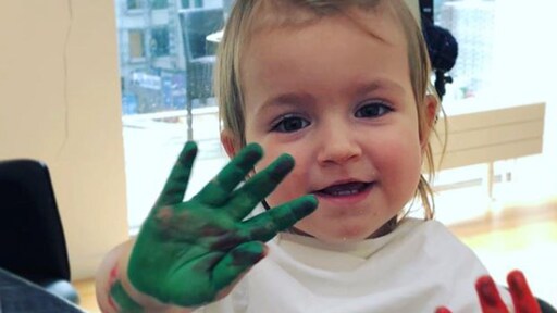 ZIEN: Estavana heeft handen vol aan dochtertje