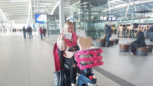 Gepeste Kaya deelt 'liefdesbrieven' uit: 'Mensen schrikken zich kapot'