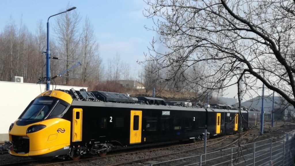 Nieuwe Intercity NS op de rails voor testrit