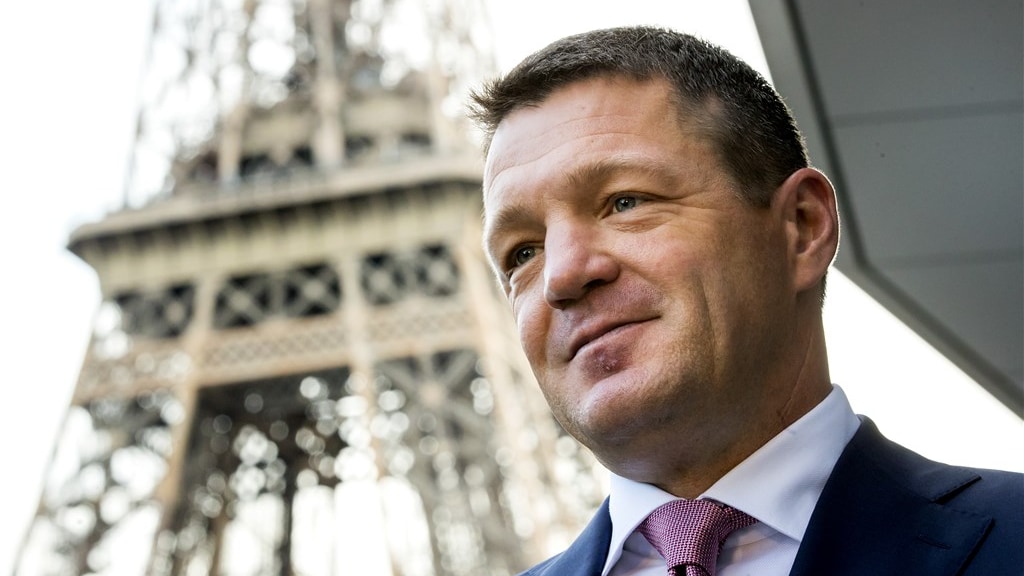 Elbers mag blijven, met topman boven zich als commissaris