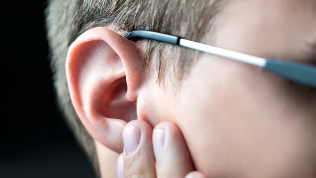 Nieuwe therapie tegen oorsuizen: 'Patiënten zien het leven weer zitten'