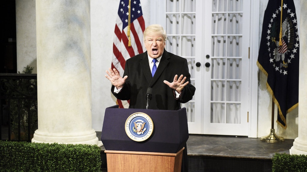 Alec Baldwin in de clinch met zoon Trump