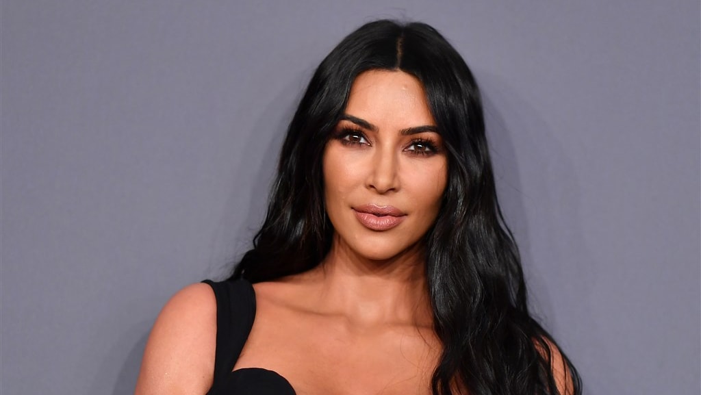 Kim Kardashian klaagt imitatiekledingsite aan