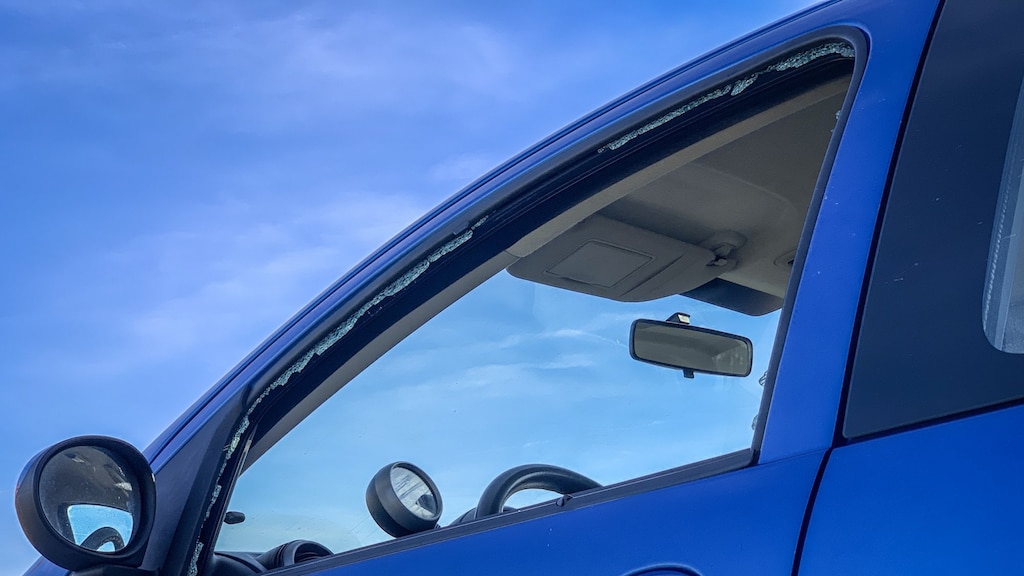 Er zou geschoten zijn op de blauwe Citroën.