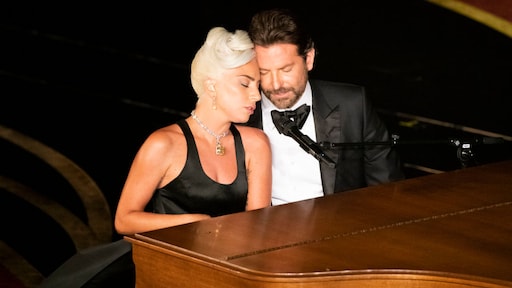 POLL: Ging Lady Gaga en Bradley's optreden bij de Oscars te ver?