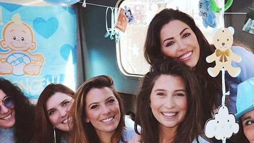Yolanthe verrast Xelly met 'allermooiste babyshower'