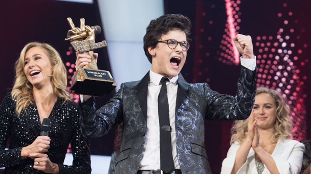 Maan geeft Dennis hartverwarmend advies na winnen The Voice