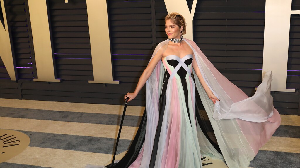 Zieke Selma Blair dankbaar op rode loper Oscars