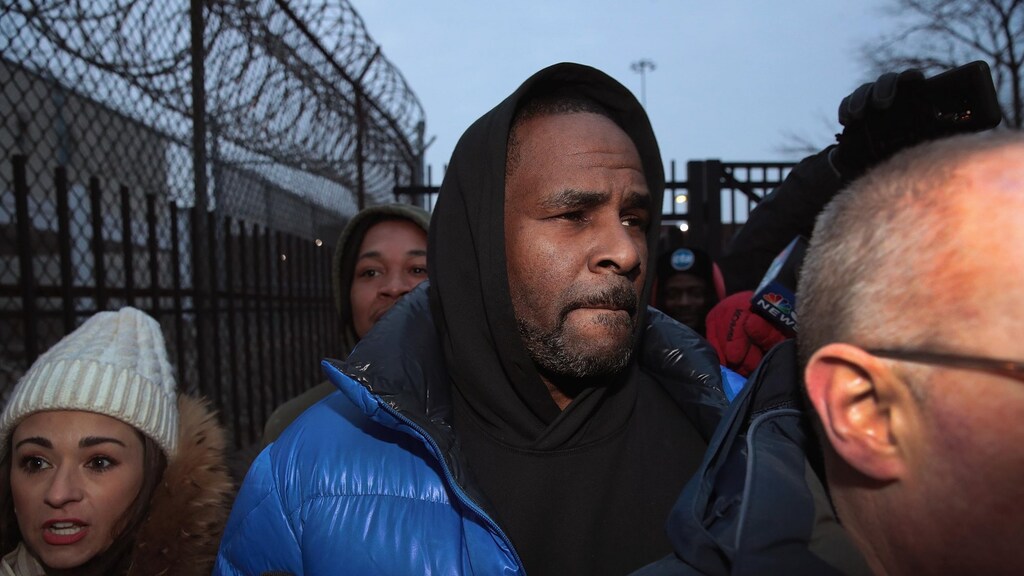 R. Kelly overwachts op borgtocht vrij