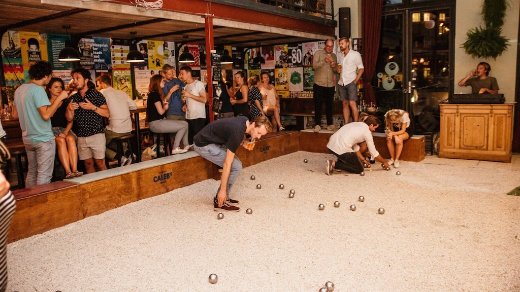 Bier en échte ballen: horeca zet in op jeu de boules en ping pong