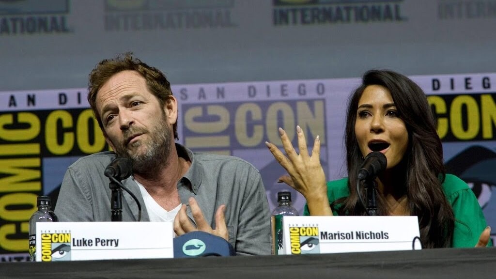 Cast 90210 geschokt door toestand Luke Perry