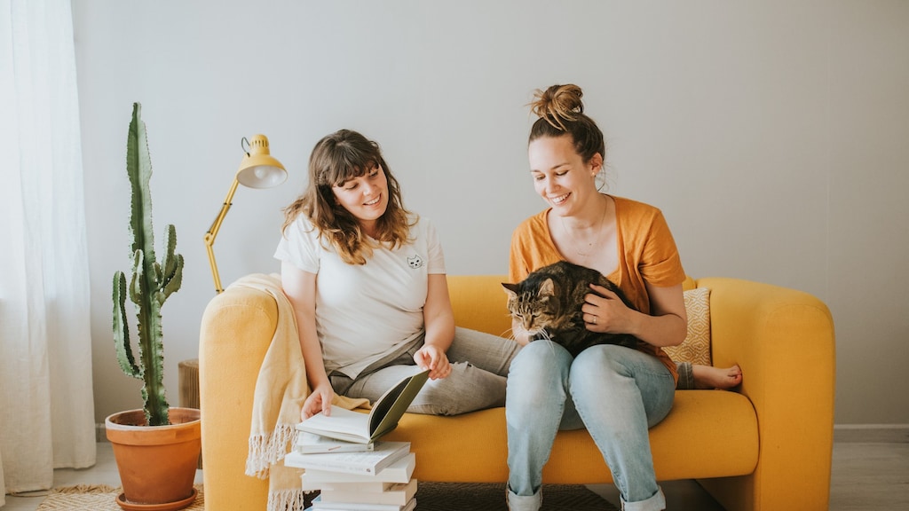 Jessie (links) en haar zus Nicky.