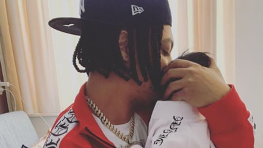 Ronnie Flex toont dochtertje Nori aan de wereld