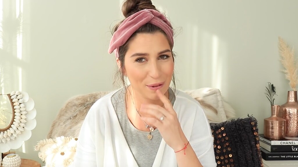 Hoogzwangere Xelly onthult hoeveel kilo ze is aangekomen