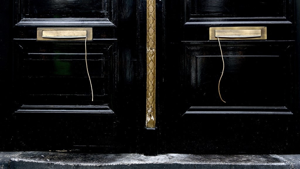 Meeste Nederlanders blijven medemens vertrouwen, vertrouwen in politiek en pers stijgt