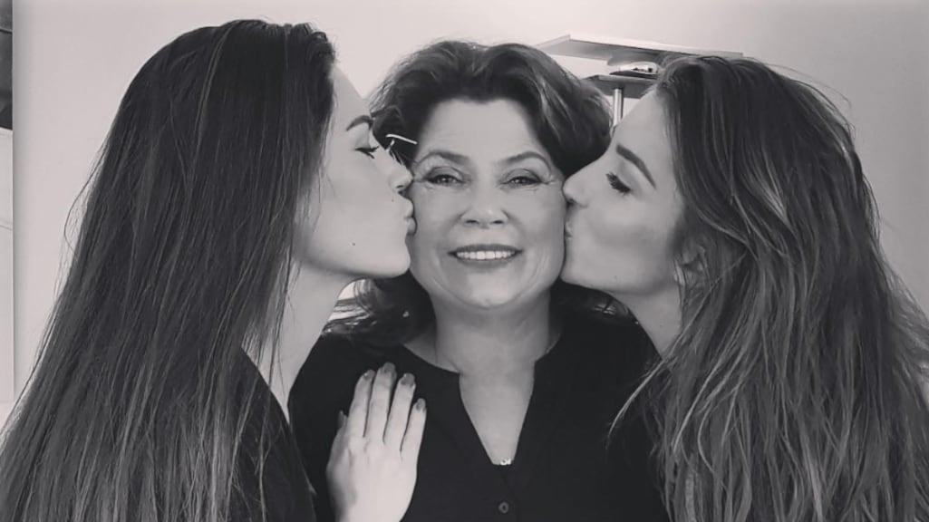 Moeder Xelly en Yolanthe laat andere kant van zichzelf zien