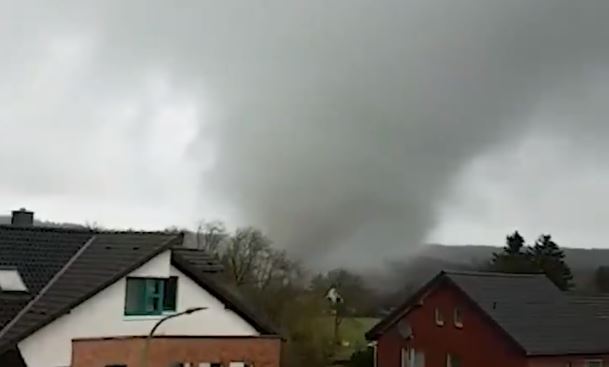 Tornado vlak over de grens, krijgen we dat ook in Nederland?