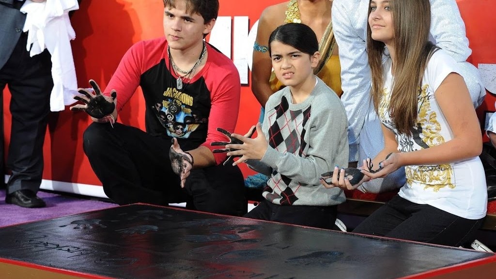 Kinderen Michael Jackson overwegen aanklacht