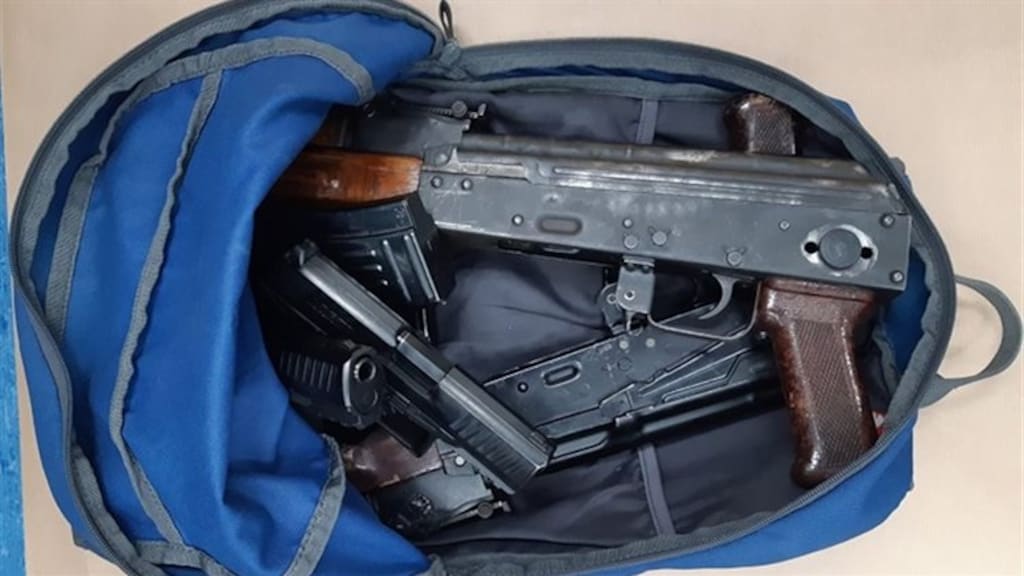 Kalasjnikovs en 300 kilo cocaïne onderschept in Breda