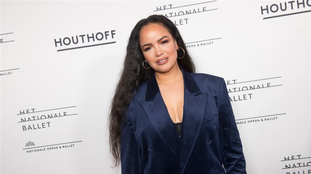 Eva Simons en nieuwe vlam zetten samen tattoo