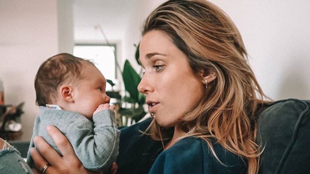Schattig: Ellen Hoog geniet van haar kleine spruitje
