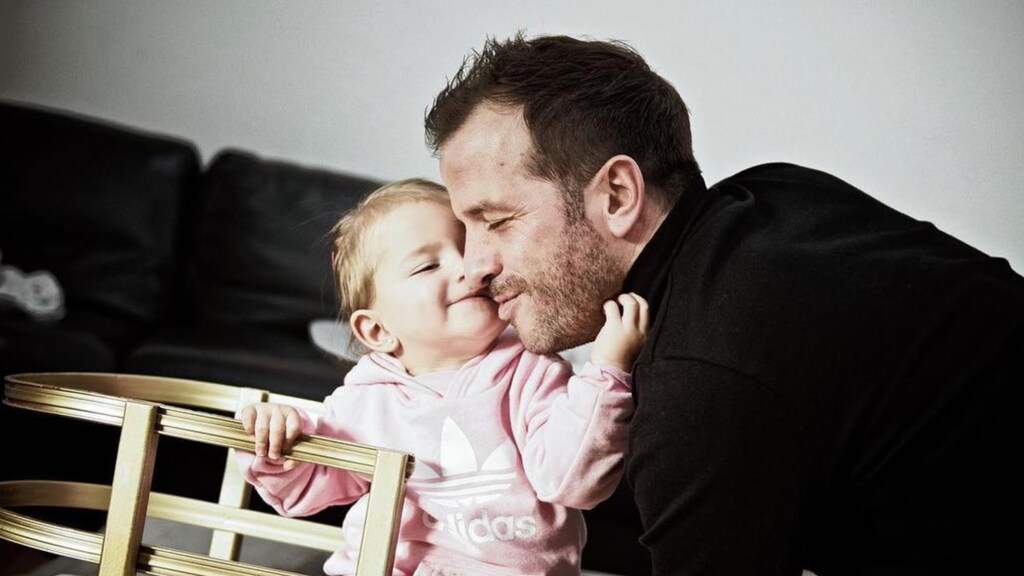 Rafael van der Vaart geniet met volle teugen van Jesslynn