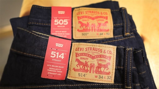 Dierenactivisten kopen zich in bij Levi's, willen leren label van broek af