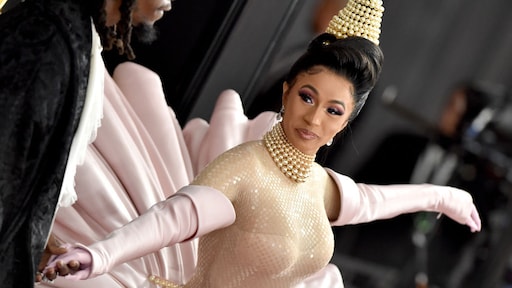 Cardi B sleept vloggers voor de rechter