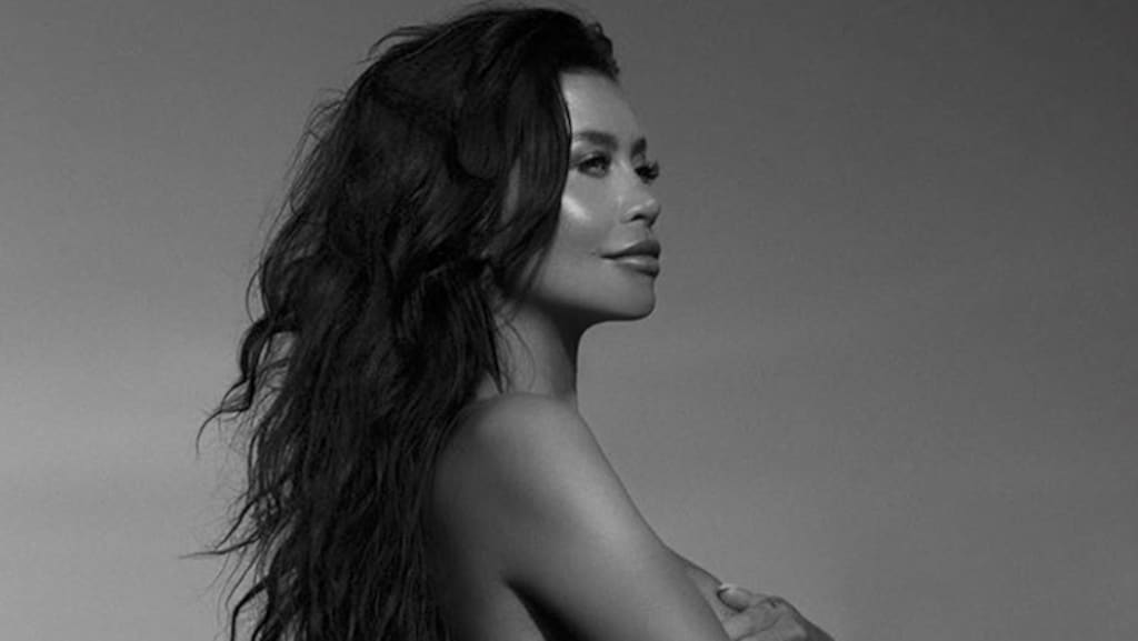 De babybuik van Jaimie Vaes is flink gegroeid