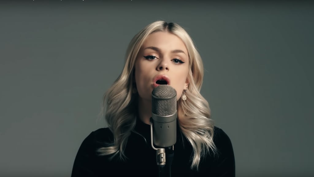 Wow! Davina Michelle rockt nummer van Mabel