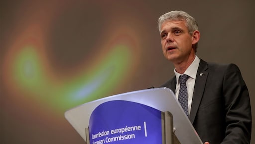 Eindelijk is-ie er: de eerste foto van een zwart gat