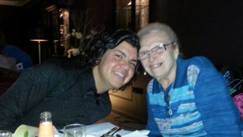 Roy Donders eert overleden oma
