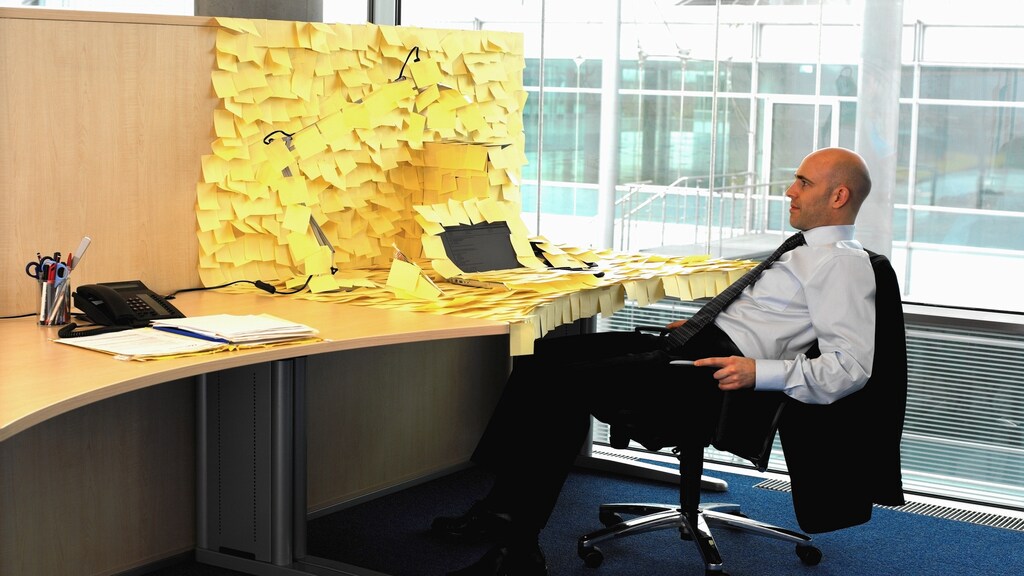 Werknemers worstelen met informatieovervloed: 'Ontspannen lastig'
