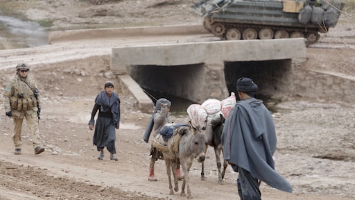 Tolken van Nederlandse militairen in Afghanistan voelen zich in de steek gelaten