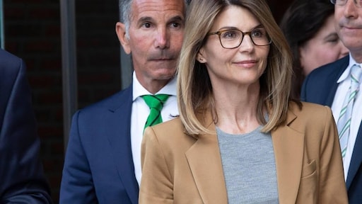 Lori Loughlin claimt onschuldig te zijn