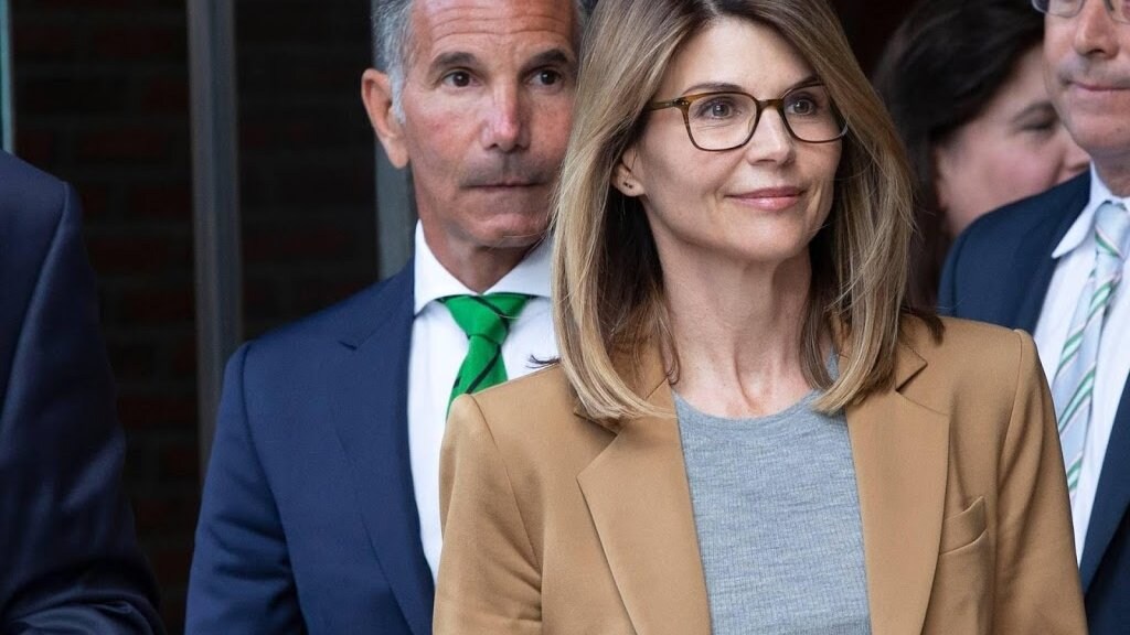 Lori Loughlin claimt onschuldig te zijn