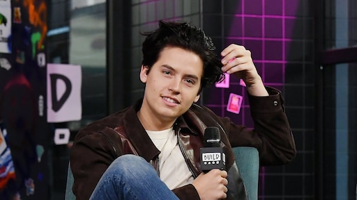 Cole Sprouse zegt vaarwel tegen zijn zwarte lokken