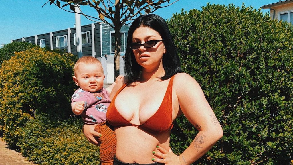 Hot mama! Roxeanne Hazes geprezen om foto in bikini