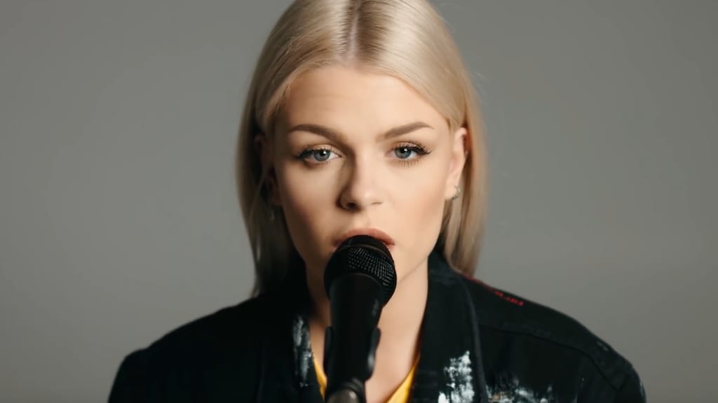 Davina Michelle eert overleden dj Avicii in nieuwe cover