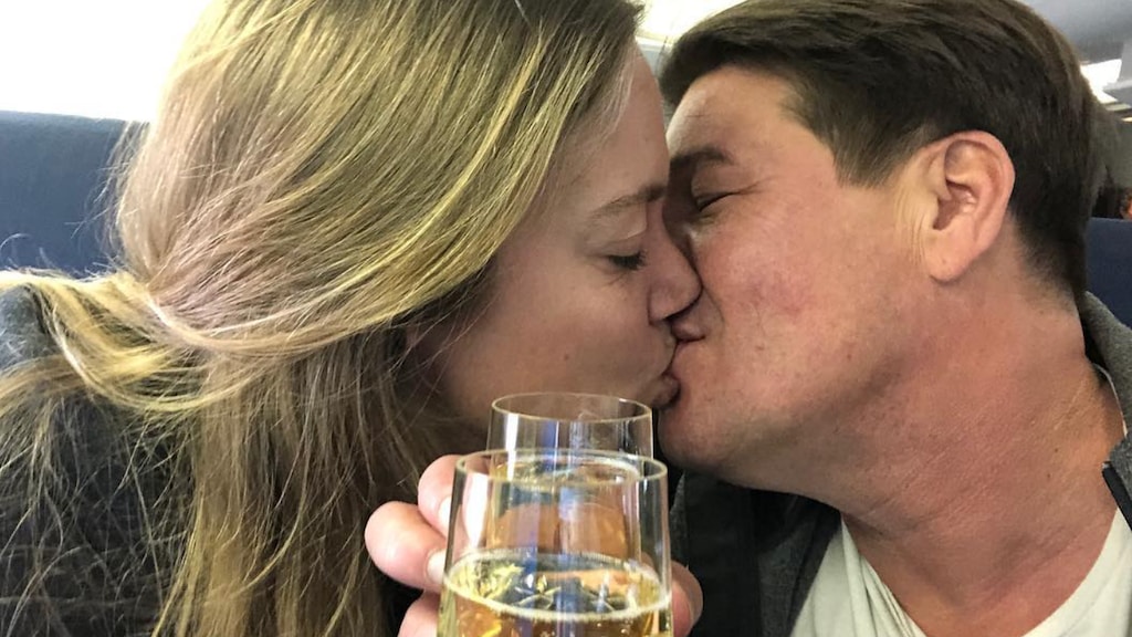 Martijn Krabbé en verloofde in de wolken