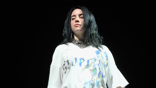 Billie Eilish vraagt fans handen thuis te houden