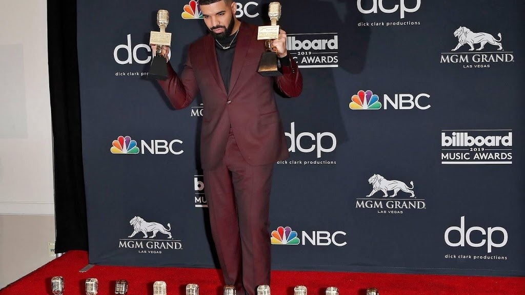 Drake haalt record aantal Billboard Awards