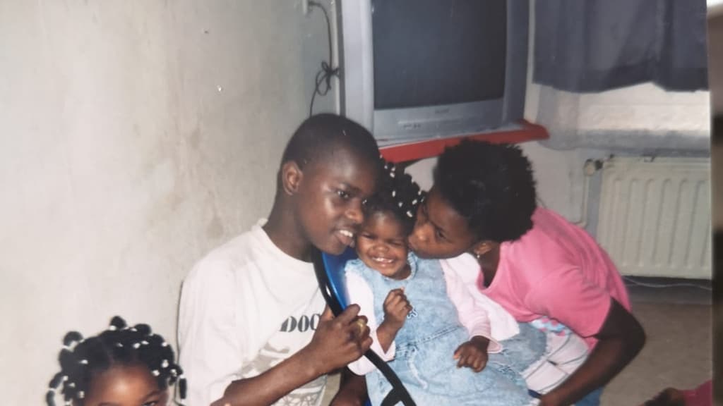 Sheneeva met hun oudere broer en zussen: Marion, Timothy en Rosianne.