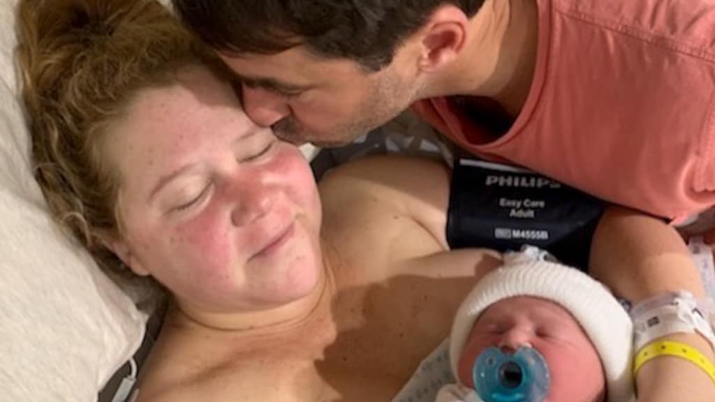 Amy Schumer maakt eindelijk naam van zoontje bekend