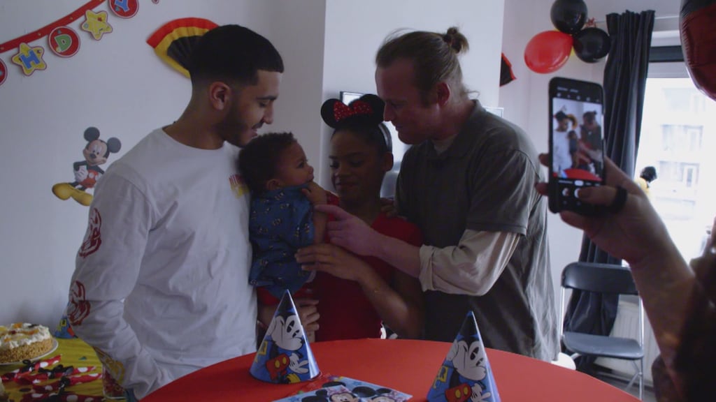 Patrick laat zijn kwetsbare kant zien in Caveman