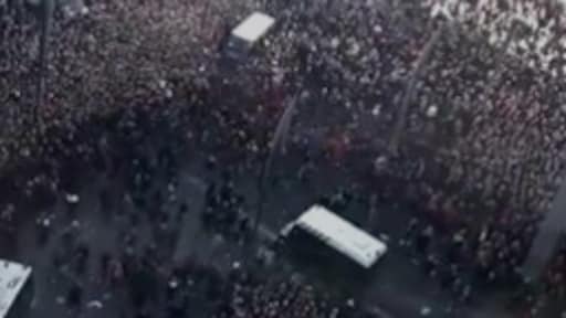 De ME grijpt in tijdens Entrada van de Ajax-fans