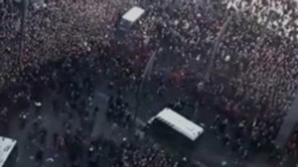De ME grijpt in tijdens Entrada van de Ajax-fans